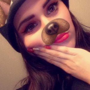 Meet your Posher, Lia